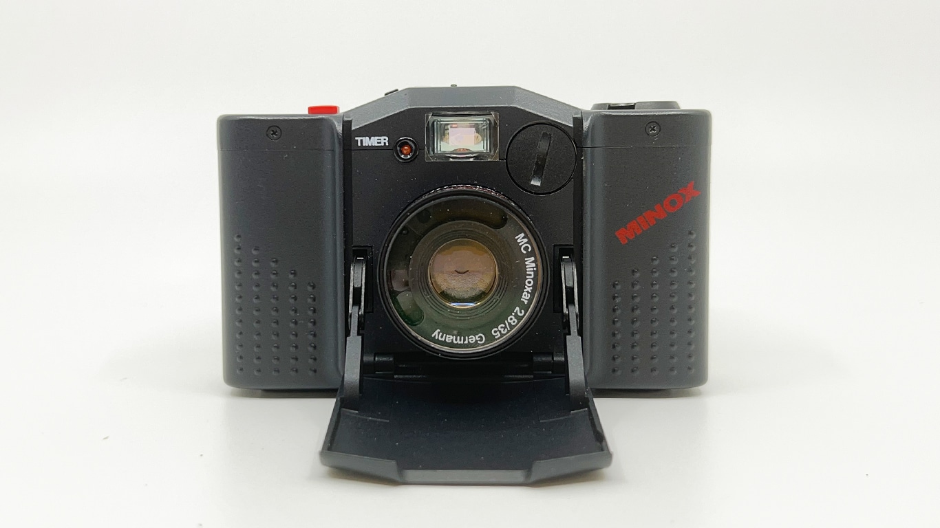 Minox 35 GT-E von vorne